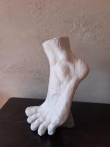 sculpture d'un pied